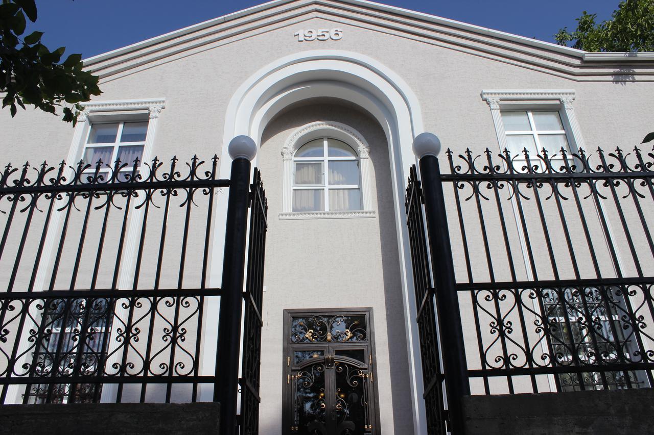 Kok-Art Hotel Jalal-Abad Luaran gambar