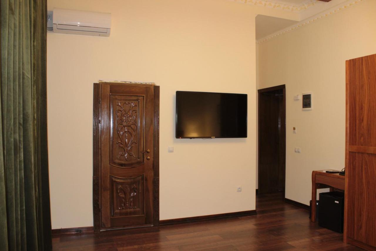 Kok-Art Hotel Jalal-Abad Luaran gambar