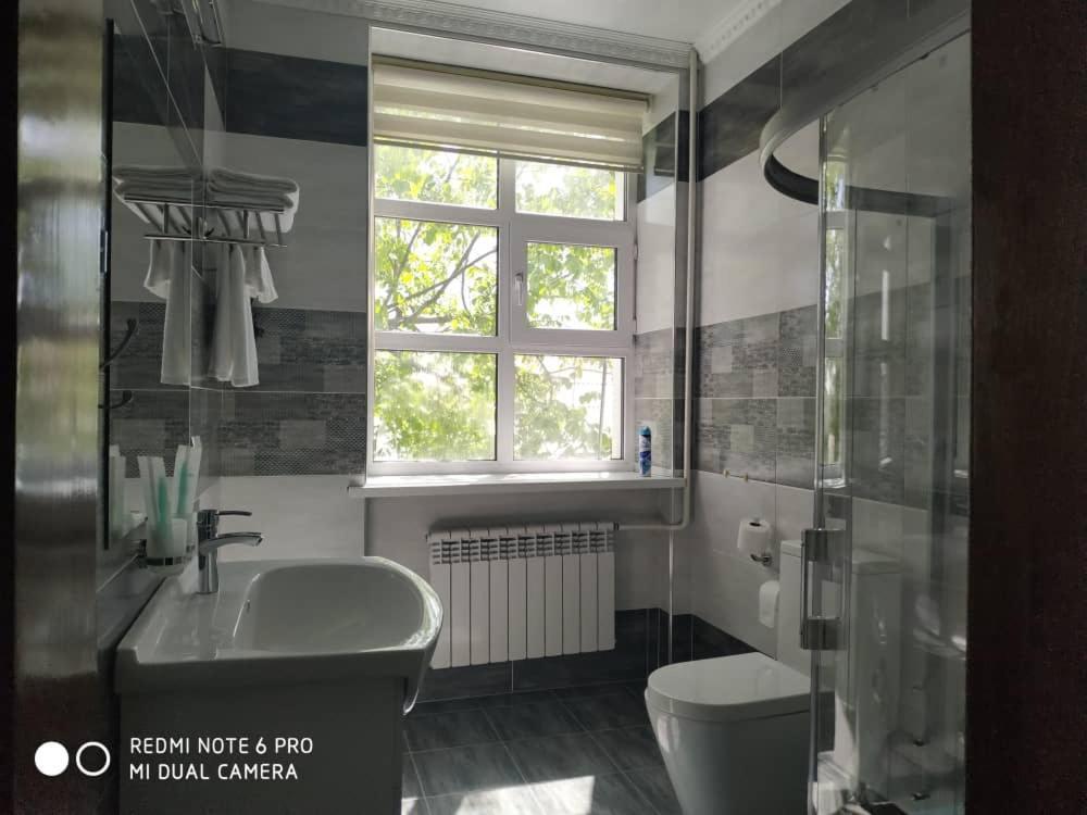 Kok-Art Hotel Jalal-Abad Luaran gambar